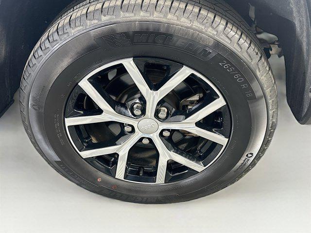 used 2024 Jeep Grand Cherokee car, priced at $29,987