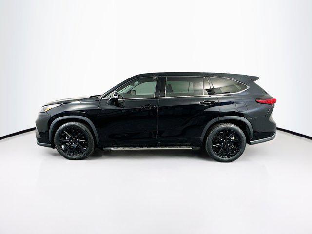 used 2022 Toyota Highlander car, priced at $30,989