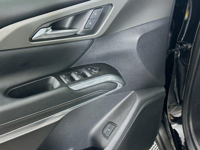 used 2024 Chevrolet Traverse car, priced at $33,996