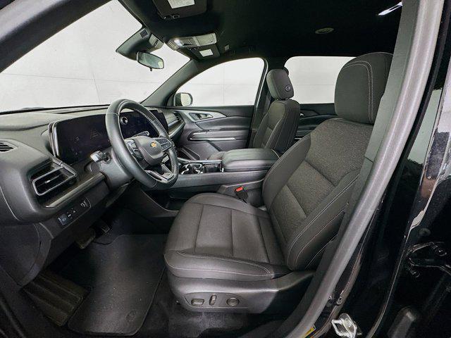 used 2024 Chevrolet Traverse car, priced at $33,996