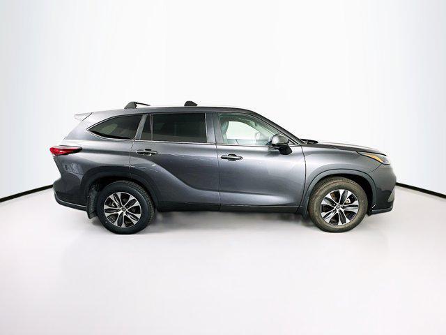 used 2023 Toyota Highlander car, priced at $33,297