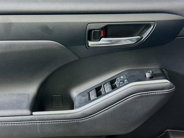 used 2021 Toyota Highlander car, priced at $25,496