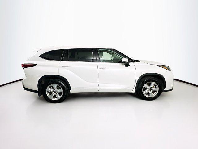 used 2022 Toyota Highlander car, priced at $28,489