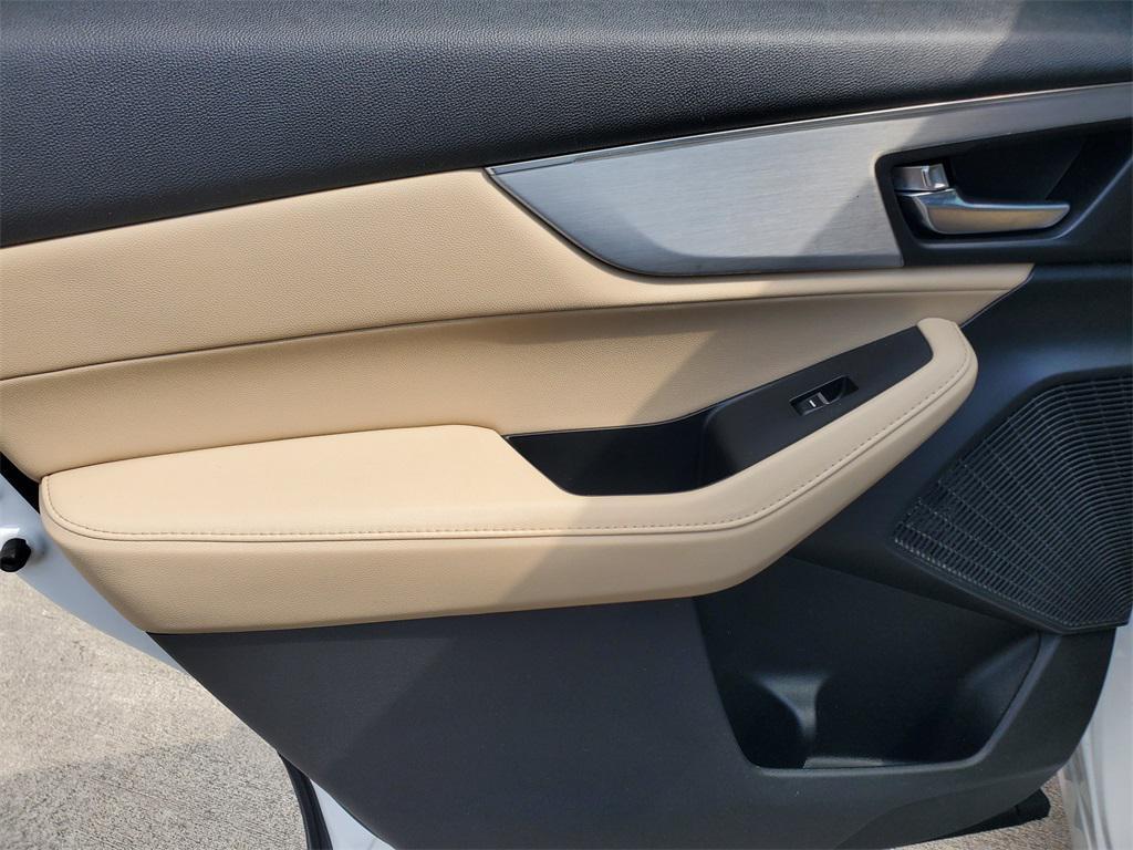 used 2023 Acura MDX car, priced at $37,088