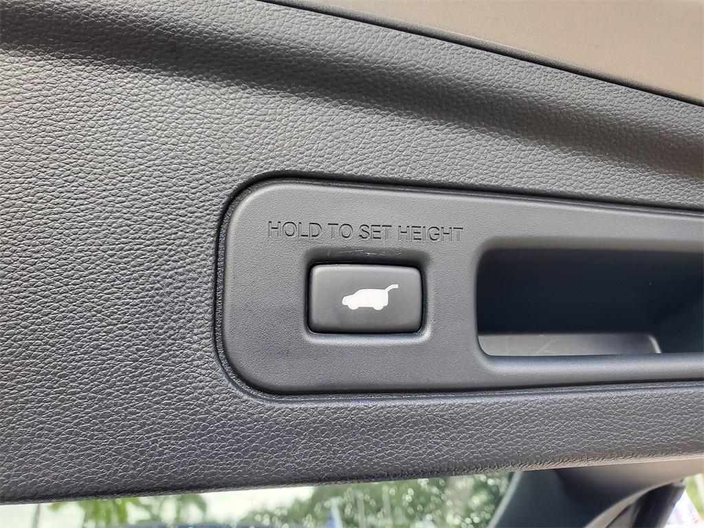 used 2023 Acura MDX car, priced at $34,088
