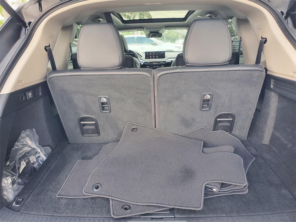 used 2023 Acura MDX car, priced at $34,088