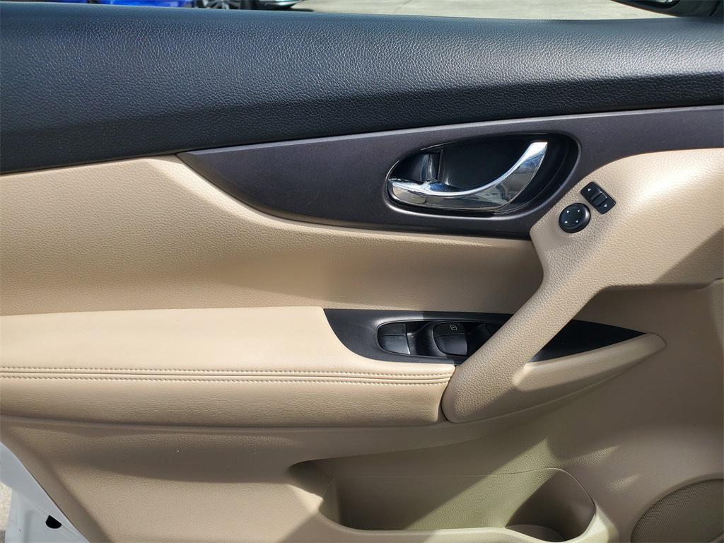 used 2015 Nissan Rogue car, priced at $7,888