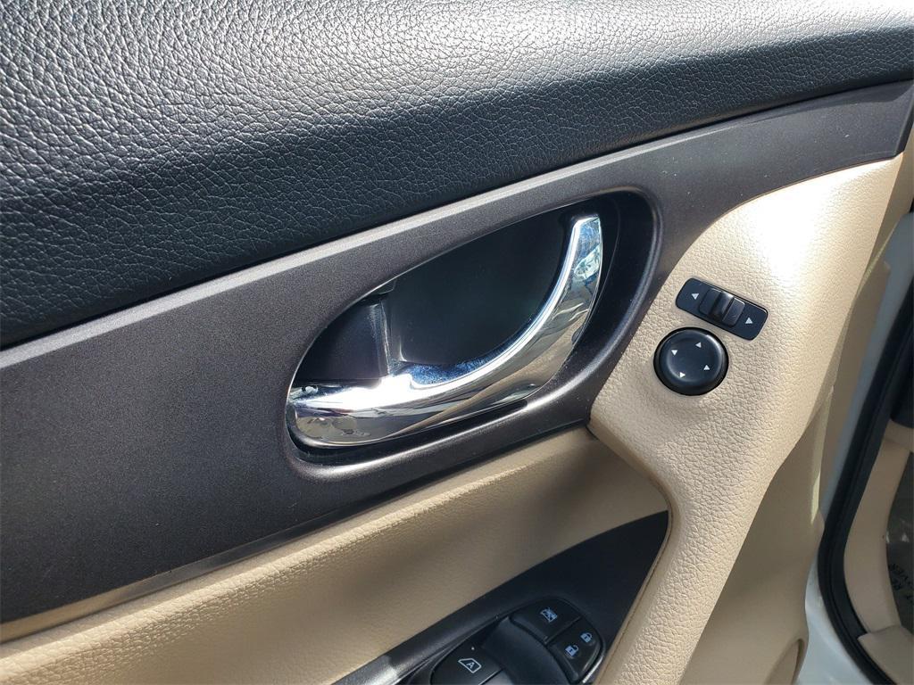 used 2015 Nissan Rogue car, priced at $7,888