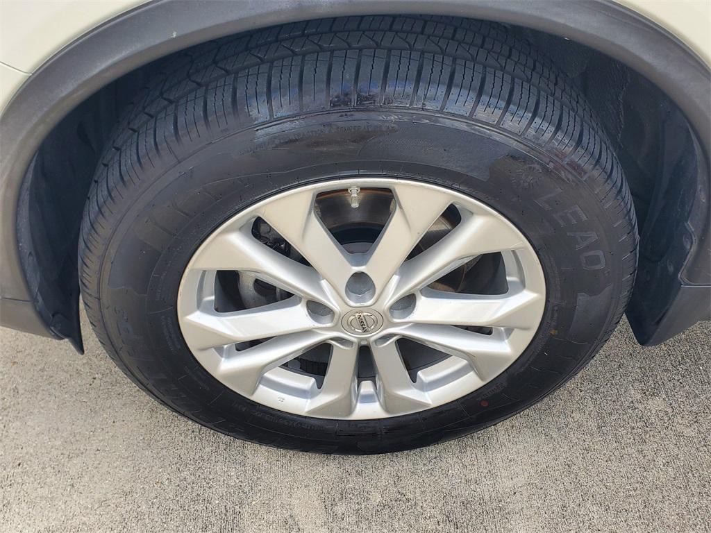 used 2015 Nissan Rogue car, priced at $7,888