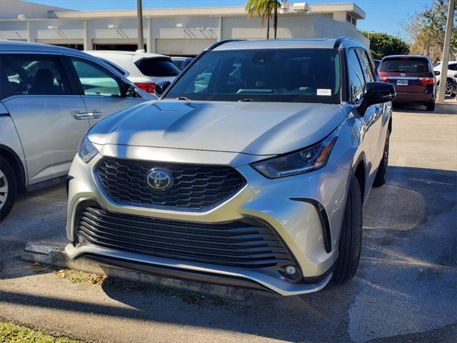 used 2021 Toyota Highlander car, priced at $32,988