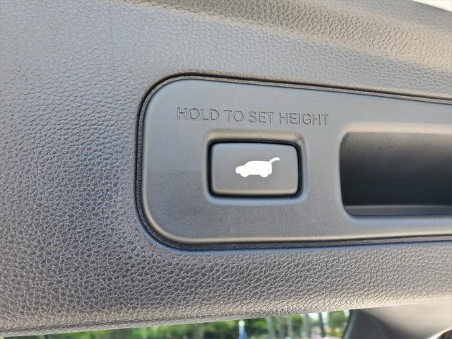 used 2023 Acura MDX car, priced at $45,388