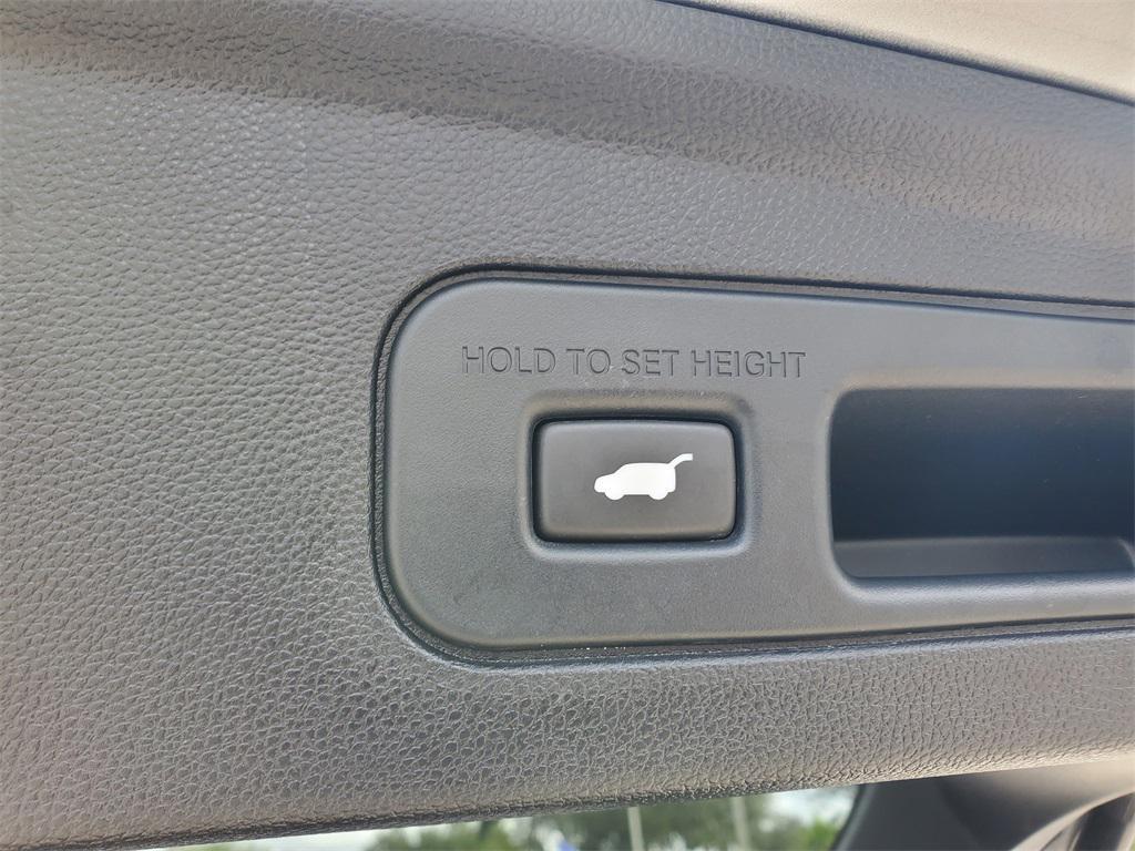 used 2023 Acura MDX car, priced at $41,888