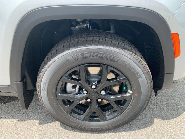 new 2025 Jeep Grand Cherokee L car, priced at $44,247