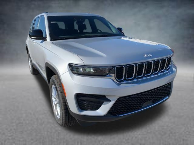 new 2025 Jeep Grand Cherokee car, priced at $42,175