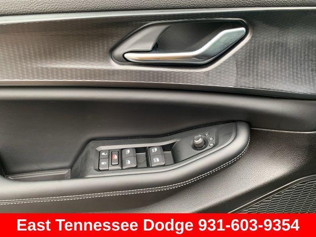 new 2025 Jeep Grand Cherokee car, priced at $48,175