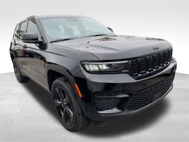 new 2025 Jeep Grand Cherokee car, priced at $45,967