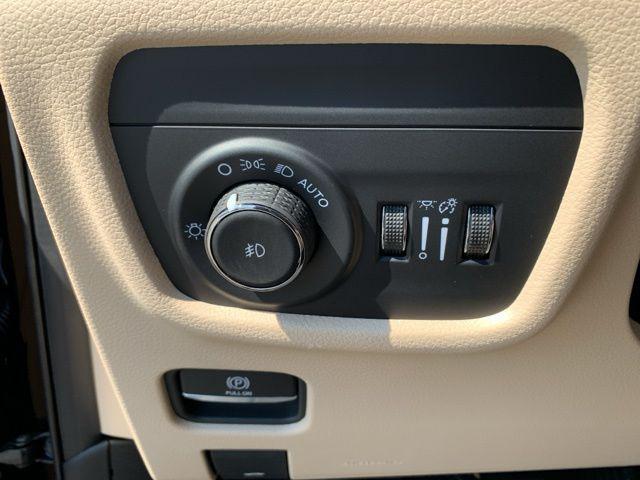 new 2025 Jeep Grand Cherokee car, priced at $48,835
