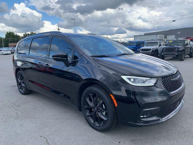 new 2026 Chrysler Pacifica car, priced at $51,565