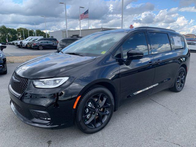 new 2026 Chrysler Pacifica car, priced at $51,565