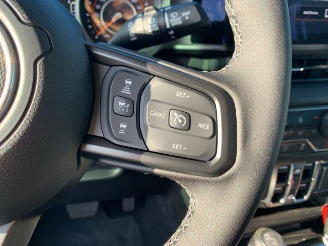 new 2025 Jeep Wrangler car, priced at $47,180