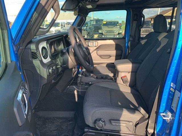 new 2025 Jeep Wrangler car, priced at $47,180