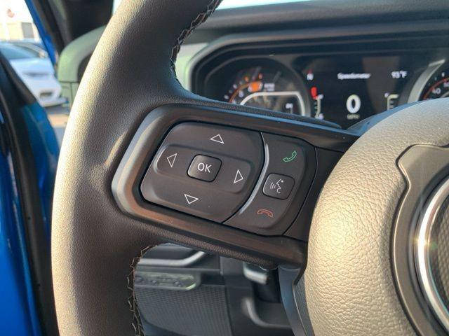 new 2025 Jeep Wrangler car, priced at $47,180