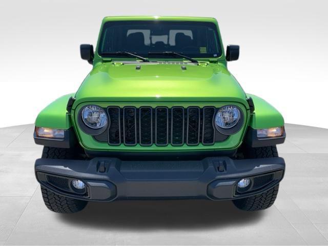 new 2025 Jeep Gladiator car, priced at $46,035