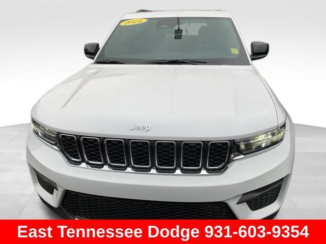 new 2025 Jeep Grand Cherokee car, priced at $41,580