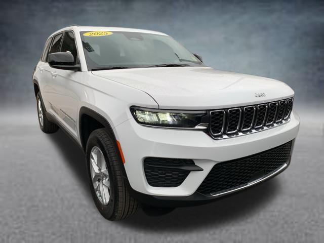 new 2025 Jeep Grand Cherokee car, priced at $40,230