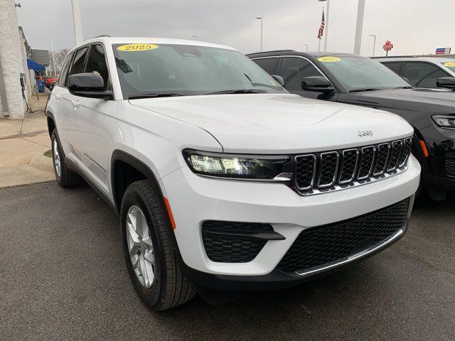 new 2025 Jeep Grand Cherokee car, priced at $38,674