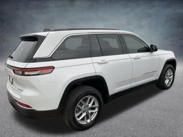 new 2025 Jeep Grand Cherokee car, priced at $40,230