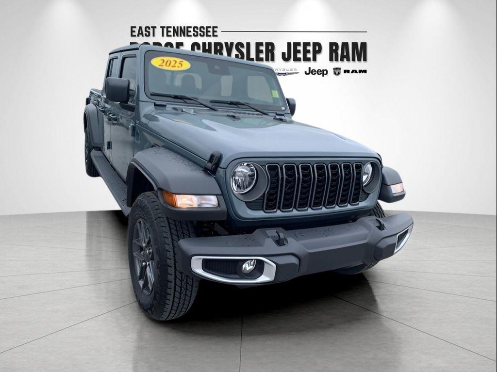 new 2025 Jeep Gladiator car, priced at $44,401