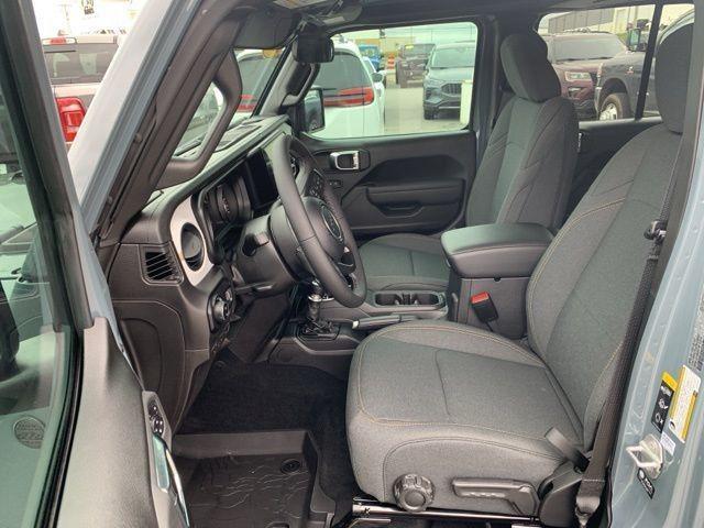 new 2025 Jeep Gladiator car, priced at $44,401