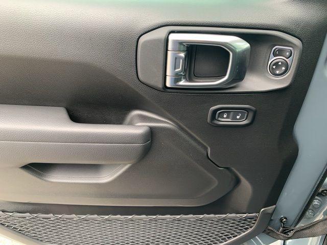 new 2025 Jeep Gladiator car, priced at $44,401