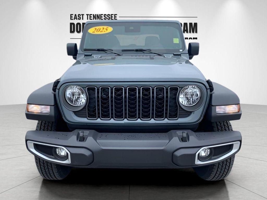 new 2025 Jeep Gladiator car, priced at $44,401