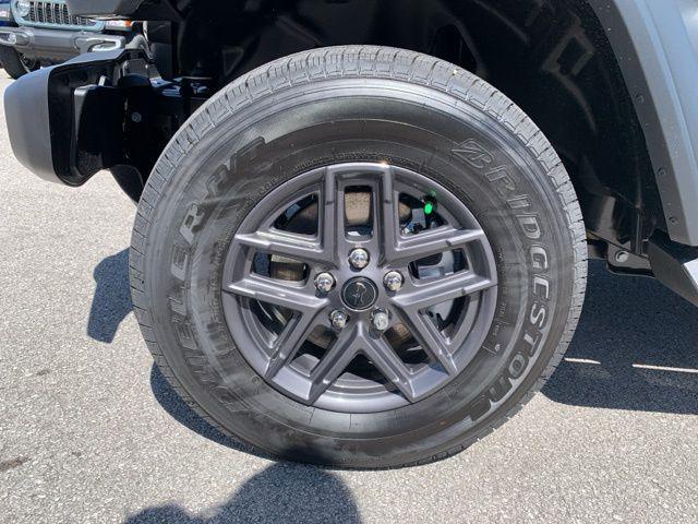new 2025 Jeep Gladiator car, priced at $46,610