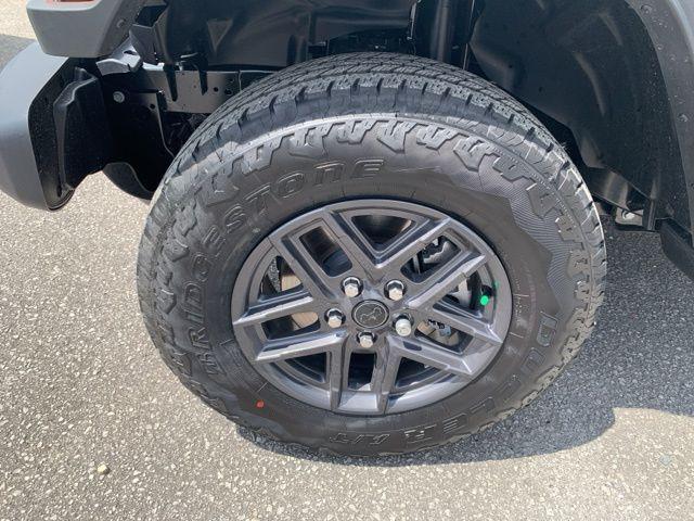 new 2025 Jeep Gladiator car, priced at $48,050