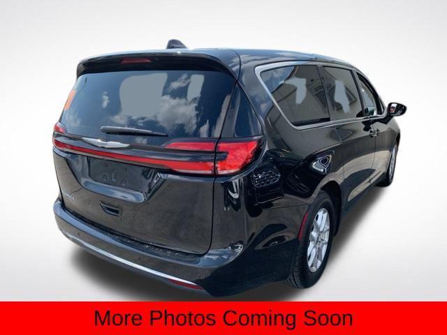 used 2023 Chrysler Pacifica car, priced at $23,692