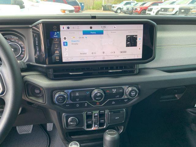 new 2025 Jeep Gladiator car, priced at $41,088