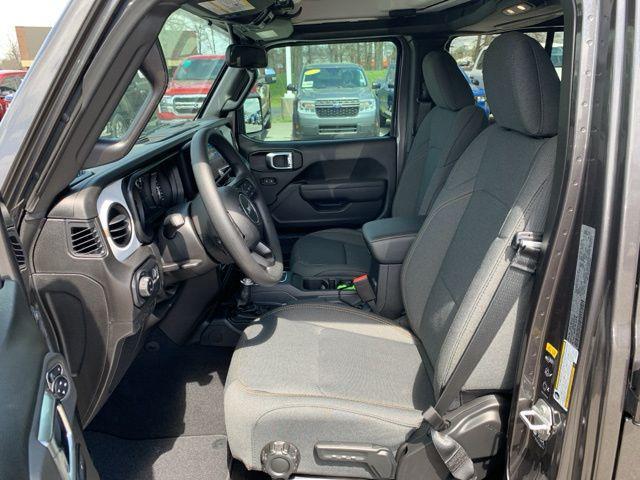 new 2025 Jeep Gladiator car, priced at $46,035
