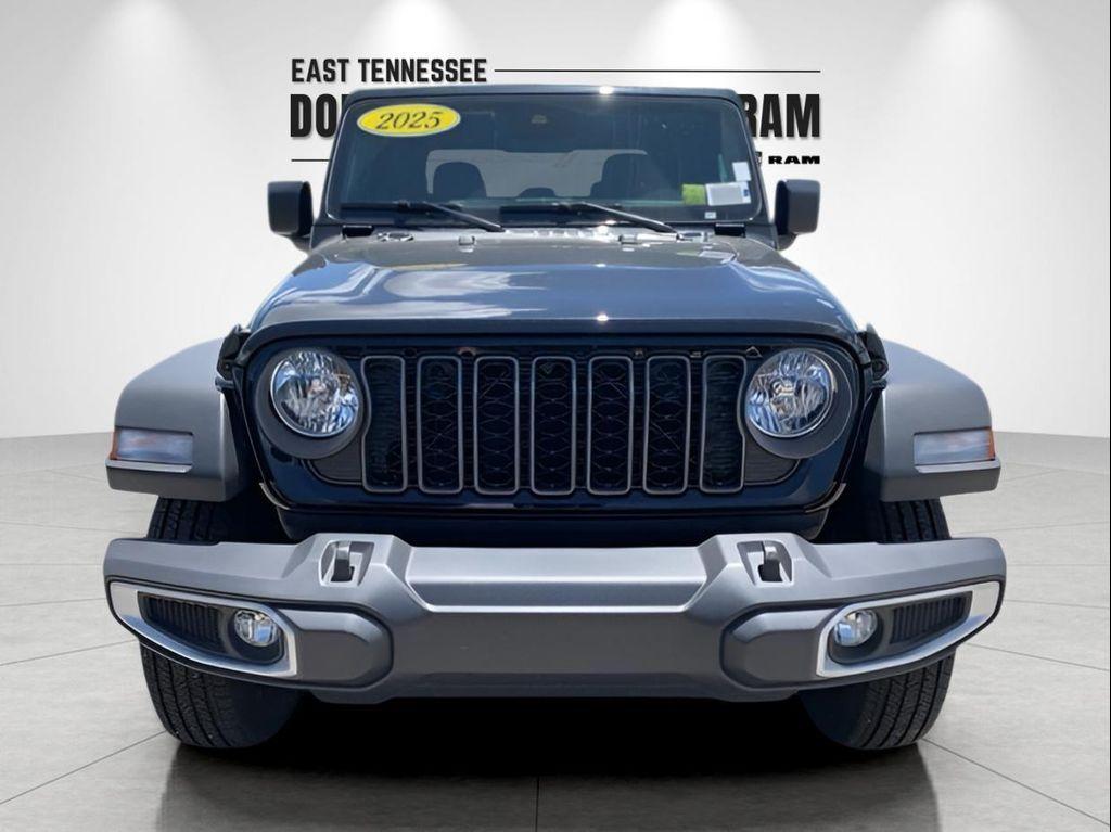 new 2025 Jeep Gladiator car, priced at $42,605
