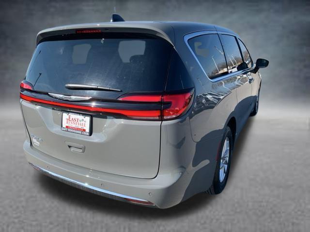 new 2025 Chrysler Pacifica car, priced at $42,927