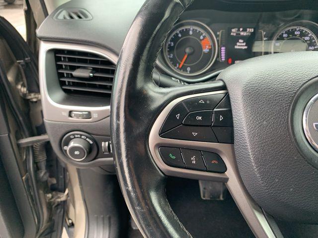 used 2019 Jeep Cherokee car, priced at $15,539