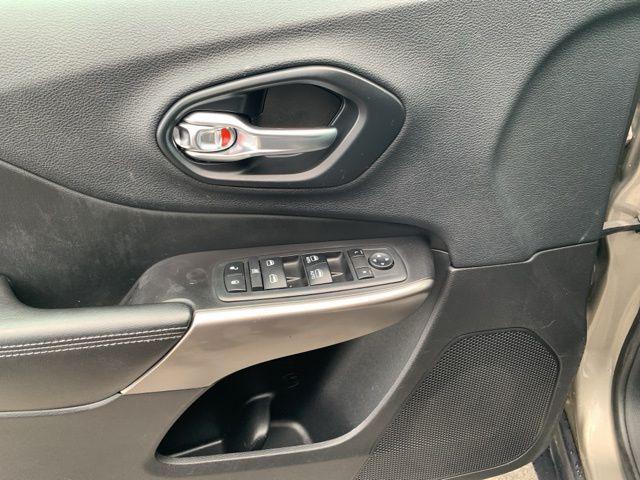used 2019 Jeep Cherokee car, priced at $15,539