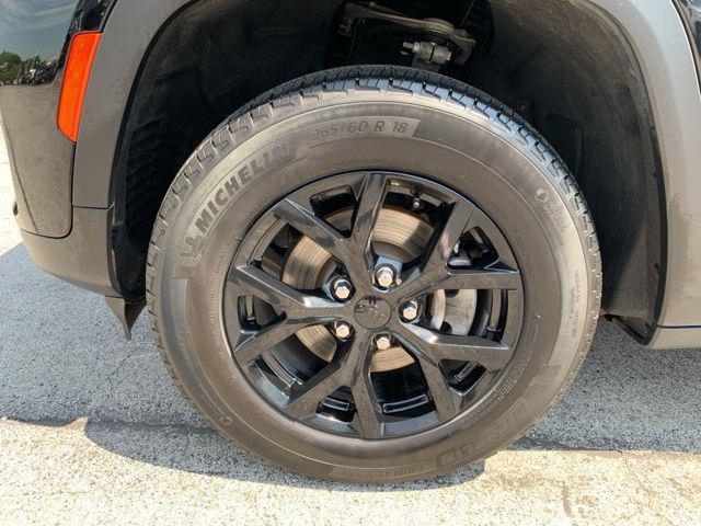 used 2024 Jeep Grand Cherokee car, priced at $33,261