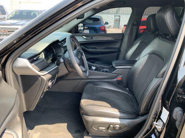 used 2024 Jeep Grand Cherokee car, priced at $33,261