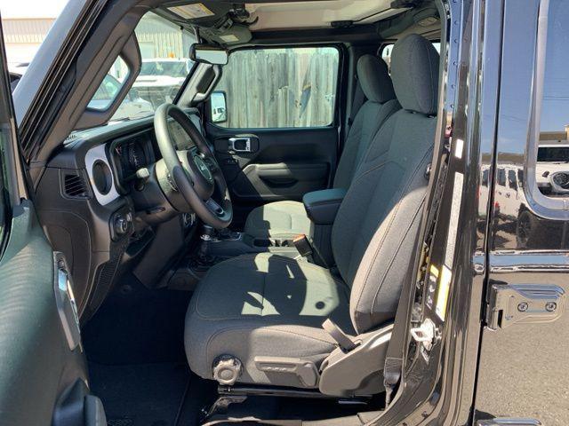 new 2025 Jeep Gladiator car, priced at $46,035