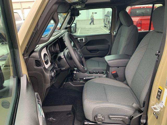 new 2025 Jeep Gladiator car, priced at $46,610