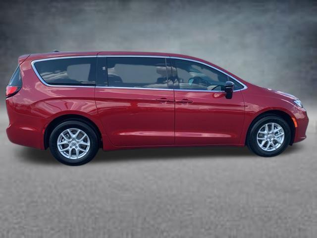 new 2024 Chrysler Pacifica car, priced at $42,318