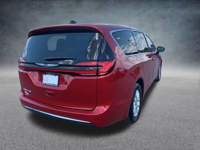 new 2024 Chrysler Pacifica car, priced at $42,318